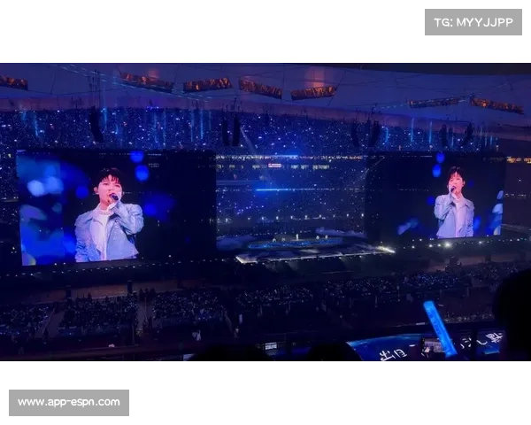 韩红周深亮相KPL决赛现场，倾情演唱点燃鸟巢气氛