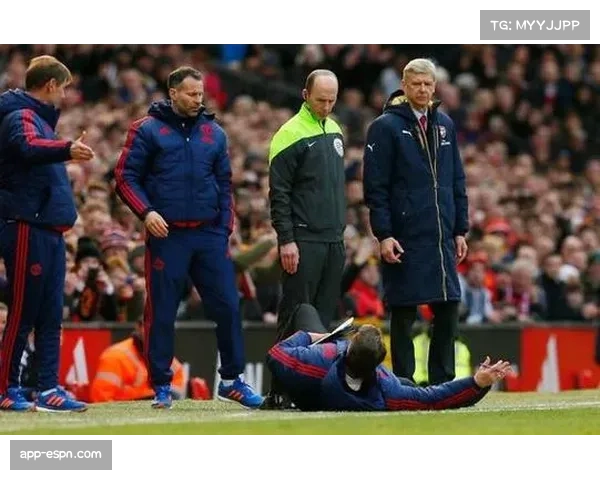 场边镜头：安切洛蒂因不满球队防守落位速度，连续向第四官员表达抗议